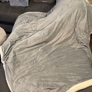 Helix Plush Gray and Cream weighted Blanket